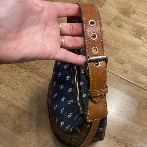 Beautiful Dooney and Bourke bag - Picture 2 of 10